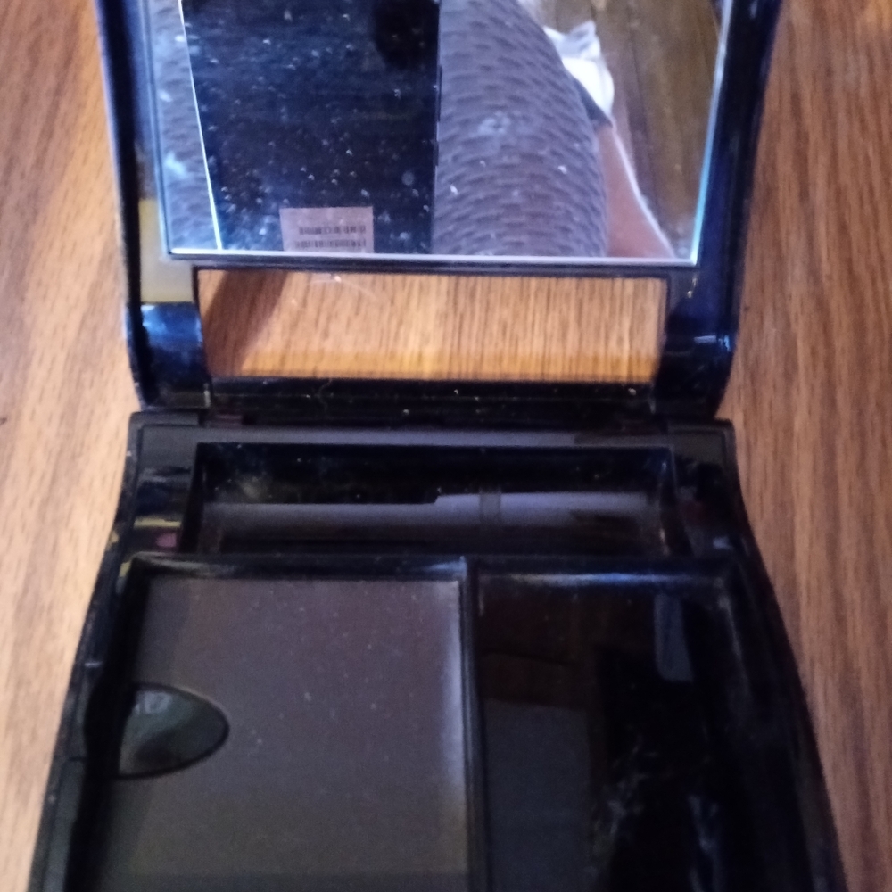 Mary Kay Signature Compact - Picture 2 of 2